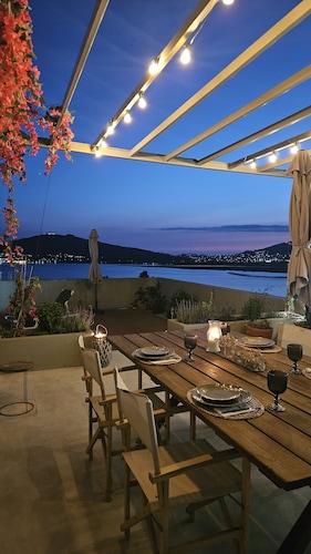 Spectacular view of the river, the sea and Spain. Magnificent layer of sun !!