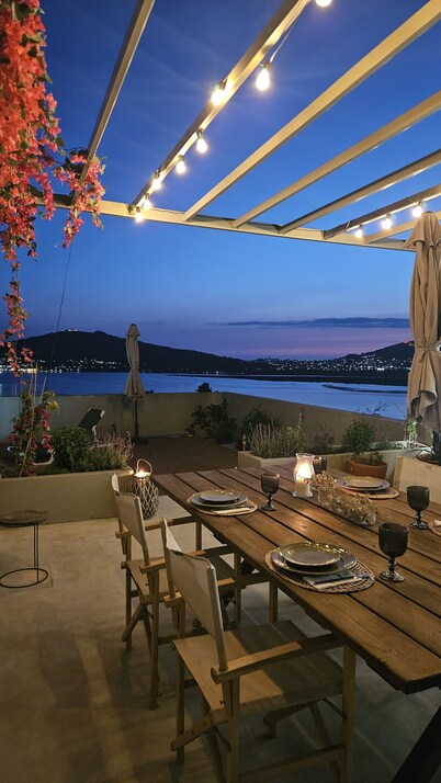 Spectacular view of the river, the sea and Spain. Magnificent layer of sun !!