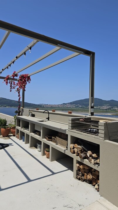 Spectacular view of the river, the sea and Spain. Magnificent layer of sun !!