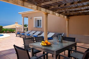 Outdoor dining - Villa Joli Art - Denia, Costa Blanca (Denia)