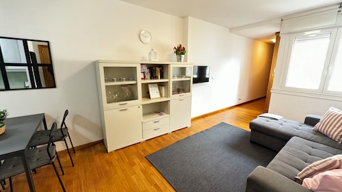 Apartment in La Barrera, in the heart of the city. Ideal situation