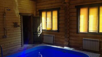 Standard-huvila, 3 makuuhuonetta, tupakointi sallittu, yksityinen uima-allas | 1 makuuhuone, ylelliset vuodevaatteet, minibaari, tallelokero huoneessa