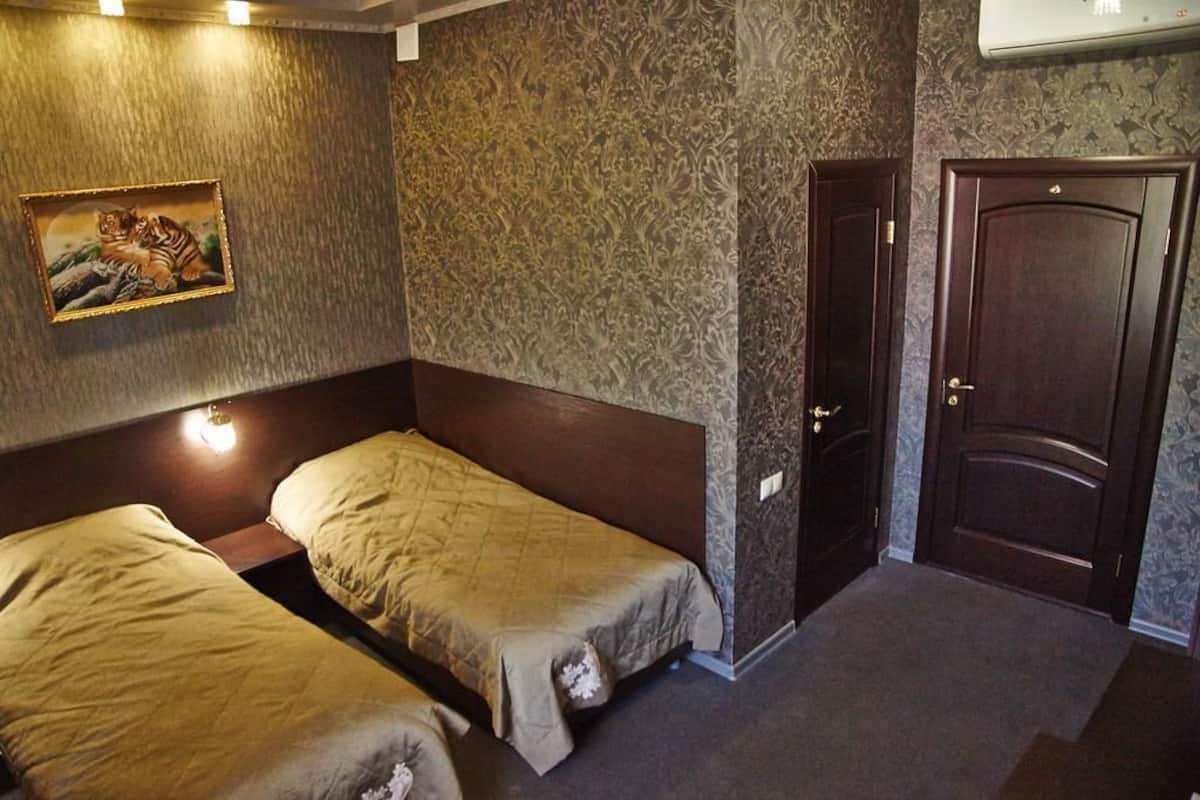 Standard Twin Room, Refrigerator, City View | 1 bedroom, premium bedding, minibar, in-room safe