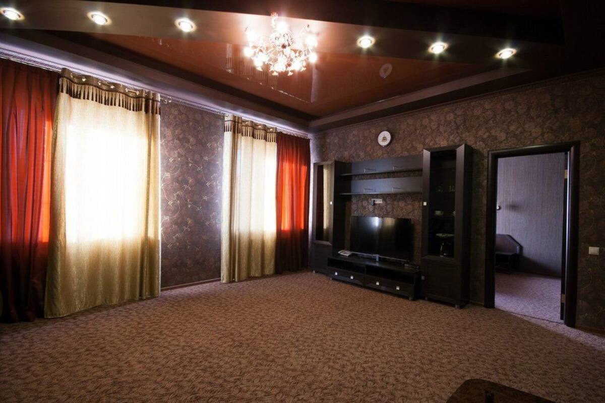 Suite, Refrigerator, Courtyard View | 1 bedroom, premium bedding, minibar, in-room safe