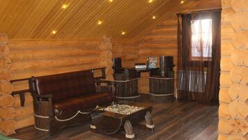 Huvila, 3 makuuhuonetta, tupakointi sallittu, pääsy uima-altaalle | 1 makuuhuone, ylelliset vuodevaatteet, minibaari, tallelokero huoneessa