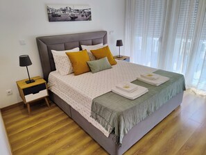 1 slaapkamer, een strijkplank/strijkijzer, gratis wifi, beddengoed