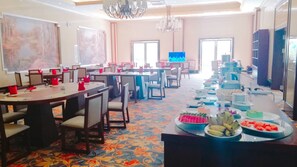 Daily buffet breakfast (USD 10 per person)