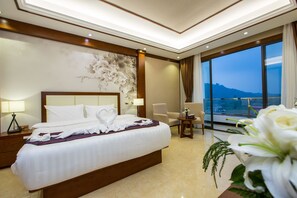 Kamar Twin Junior | Minibar, brankas, tirai kedap cahaya, dan kedap suara