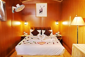 Wooden cottage | 1 bedroom, premium bedding, pillowtop beds, minibar - LaHermitage Resort (Lansdowne)