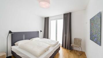 3 bedrooms, WiFi, bed sheets, wheelchair access