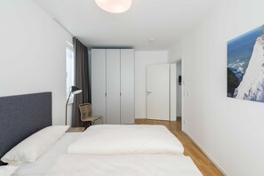 3 bedrooms, WiFi, bed sheets, wheelchair access