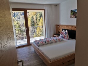 2 makuuhuonetta, vauvan matkasänky, Wi-Fi, vuodevaatteet