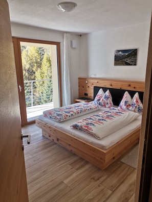 2 Schlafzimmer, Reisekinderbett, WLAN, Bettwäsche