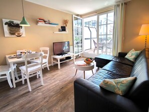 Unclassified image, 4 of 21, button