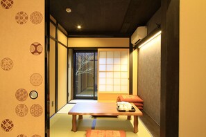 トラディショナル ハウス 専用バスルーム | 1 室のベッ ドルーム、客室ごとに異なる装飾、WiFi (無料)、ベッドシーツ