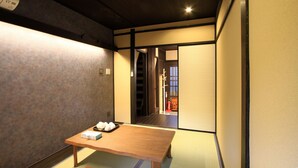 トラディショナル ハウス 専用バスルーム | 1 室のベッドルーム、WiFi (無料)、客室ごとに異なる装飾、ベッドシーツ