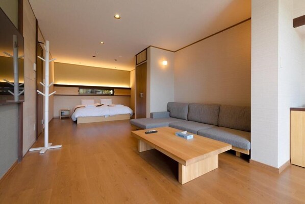 Traditional Townhome, 5 Bedrooms, Non Smoking, Private Bathroom