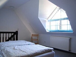 1 chambre, lit parapluie, draps fournis