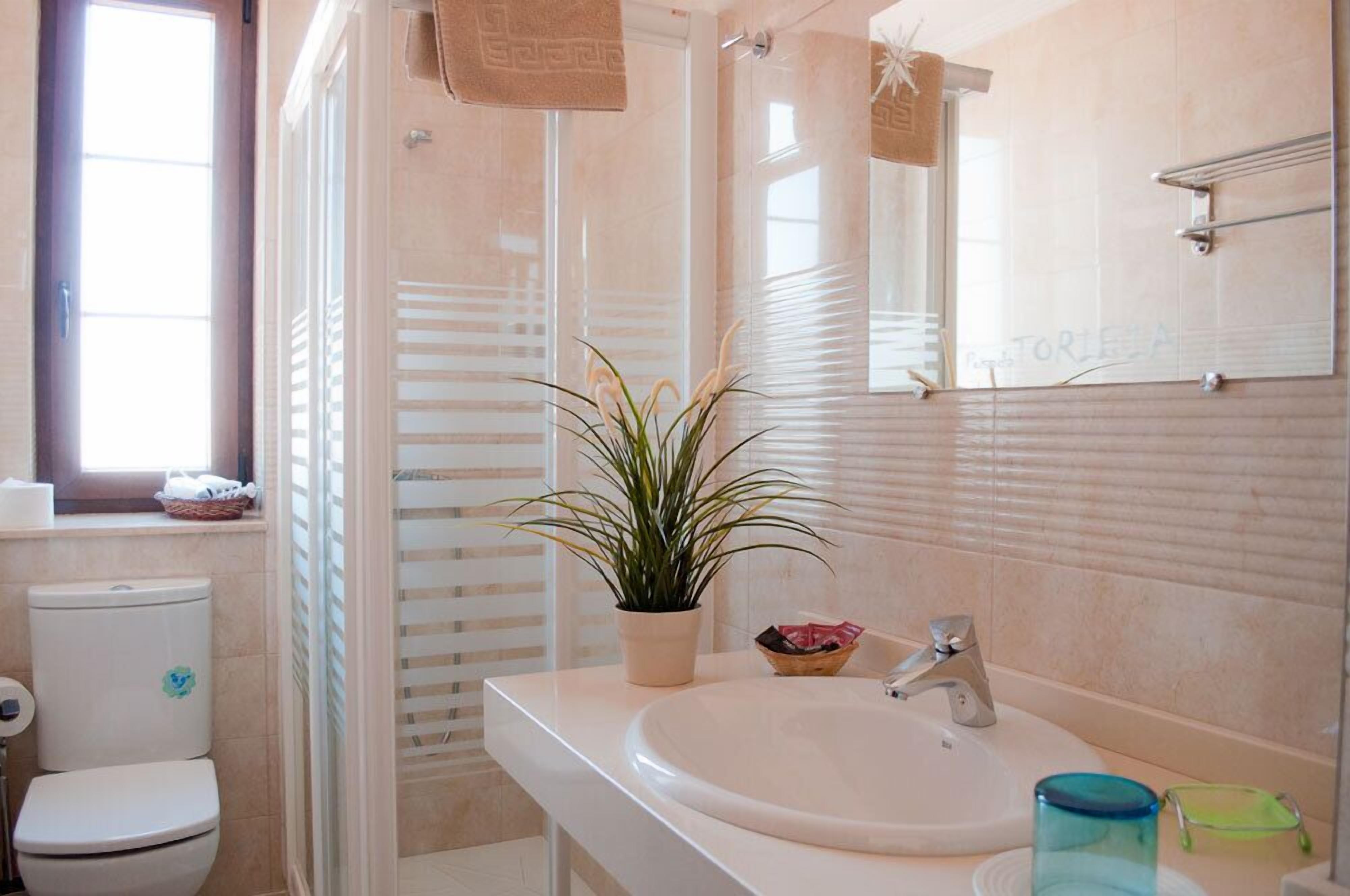 Double Room, City View (El Batán) | Bathroom