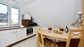 Kühlschrank, Mikrowelle, Ofen, Geschirrspüler