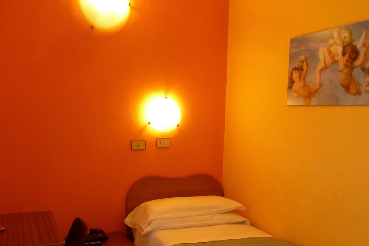 Single Room | WiFi (free), bed sheets