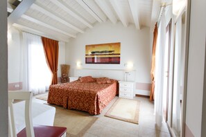 Superior Room | Egyptian cotton sheets, premium bedding, down comforters, in-room safe - Sweet Home (Treviso)