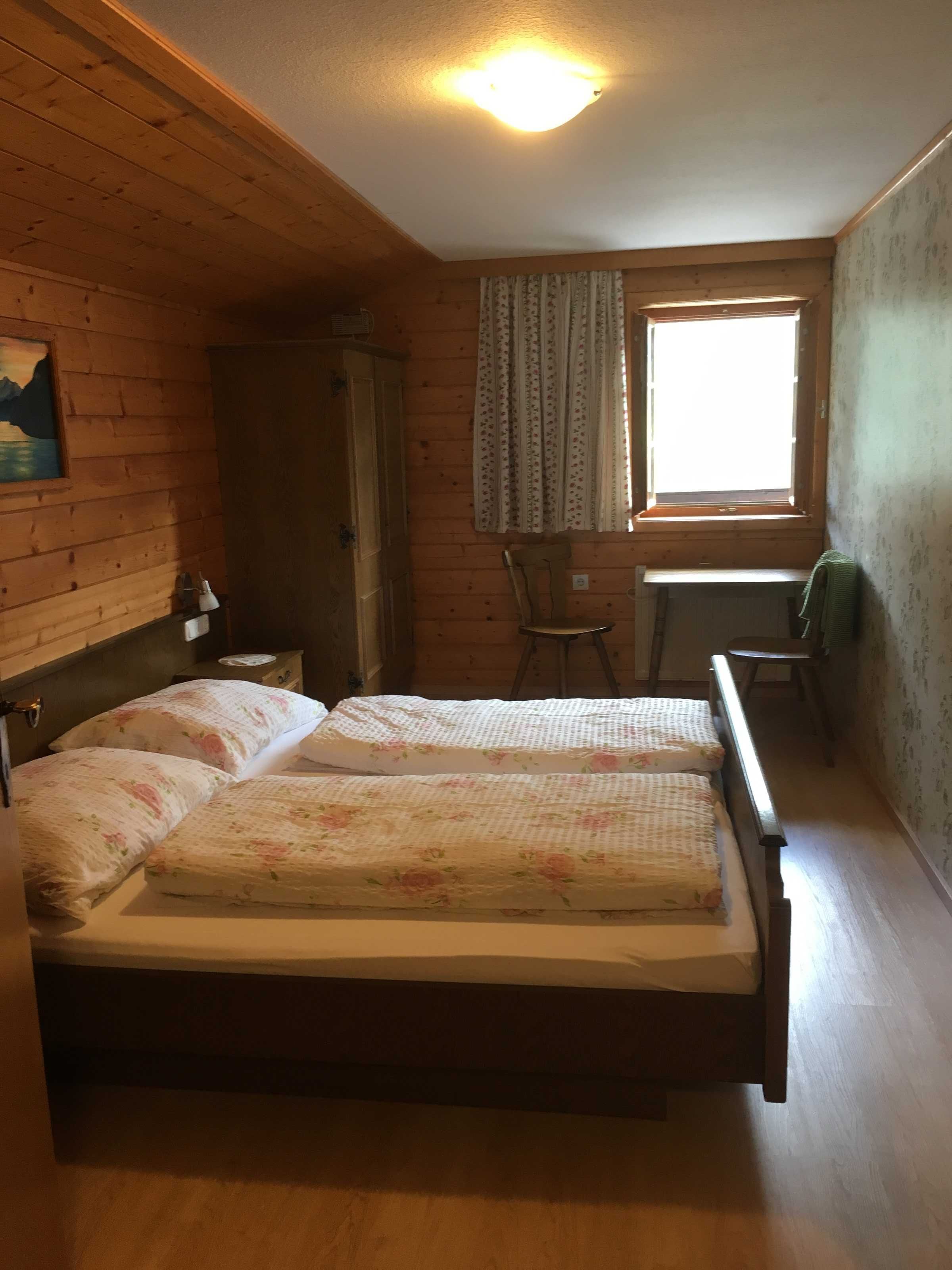 2 Schlafzimmer, Reisekinderbett, Bettwäsche