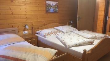 2 Schlafzimmer, Reisekinderbett, Bettwäsche