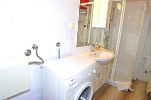 Bathroom - Kuntrada 45 with heated pool and kids pool (Fazana)