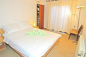 Family House (with heated Pool) | 1 bedroom, free WiFi, bed sheets - Kuntrada 45 with heated pool and kids pool (Fazana)