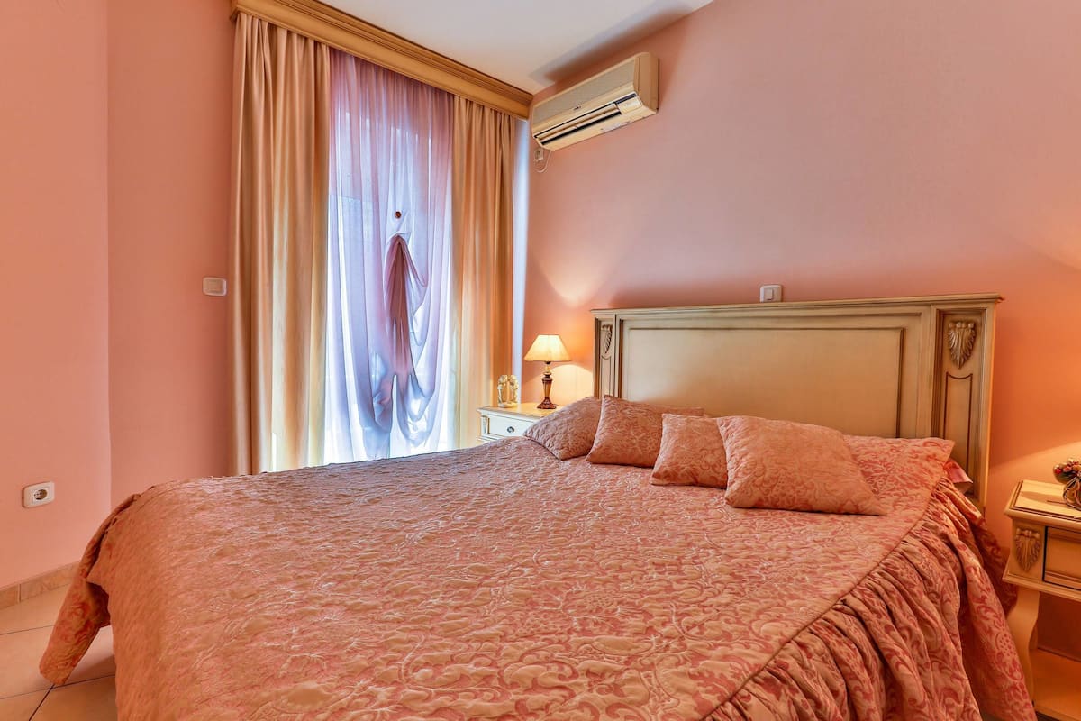 Classic Studio, 1 King Bed, Beach View