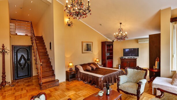 Deluxe Apartment | Premium bedding, in-room safe, desk, WiFi (free) - Vila Imperija (Budva)