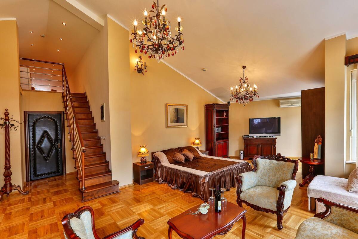 Deluxe Apartment | Premium bedding, in-room safe, desk, WiFi (free)