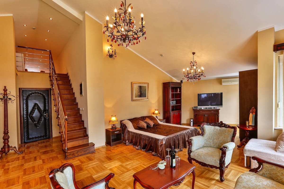 Deluxe Apartment