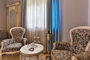 Estudi Elite | Roba de llit d'alta qualitat, caixa forta a l'habitació i escriptori 