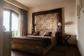 In-room safe, desk, soundproofing, iron/ironing board