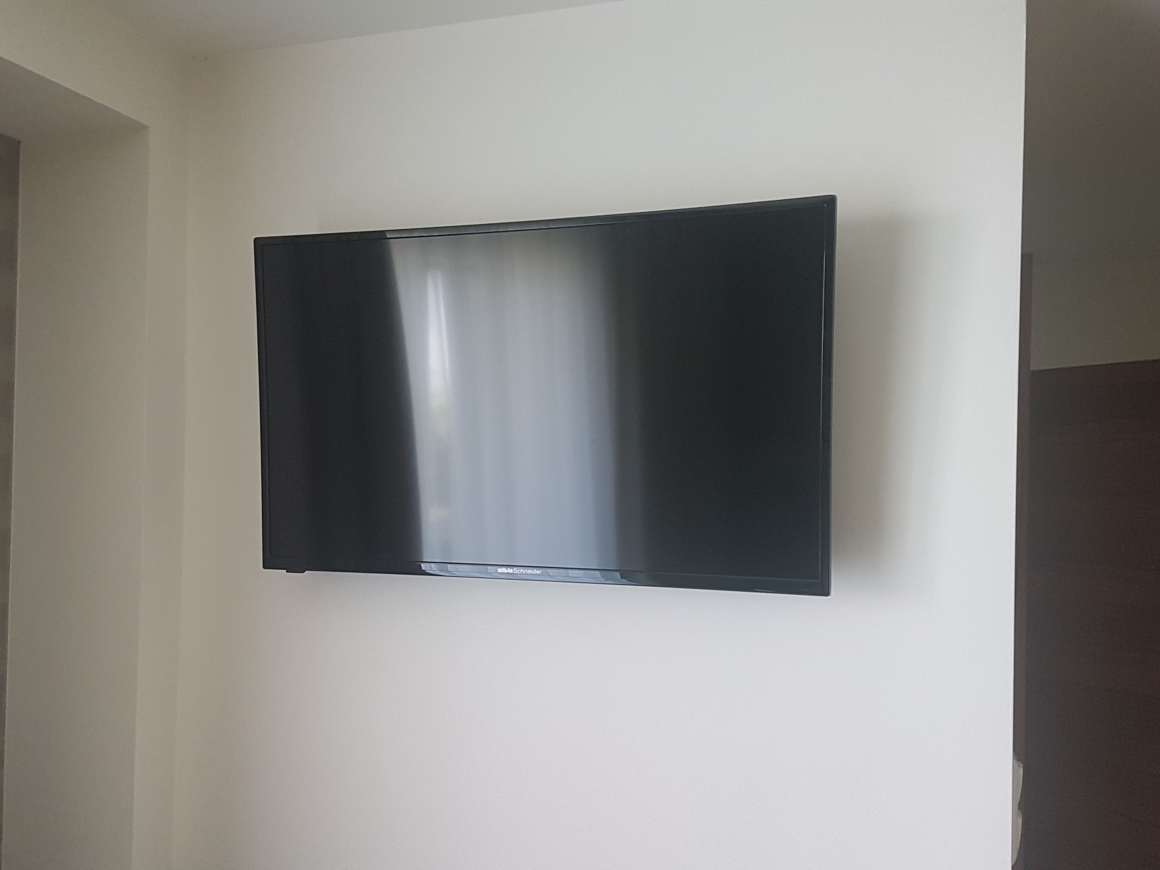 superior double room, 1 king bed, hot tub, garden view | premium bedding, minibar, in-room safe, desk