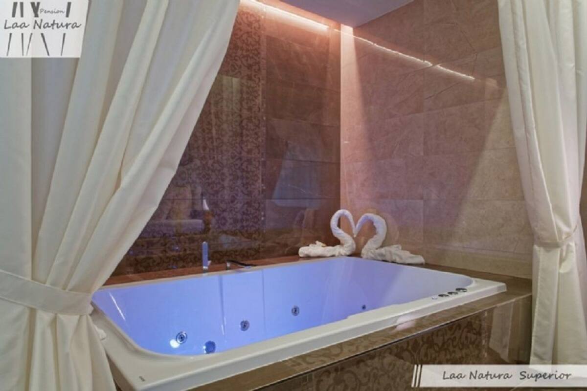 superior double room, 1 king bed, hot tub, garden view | jetted bathtub