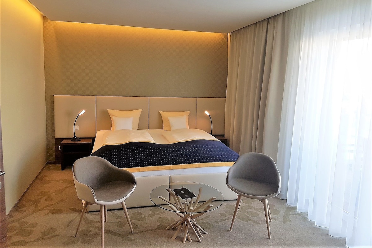 Chambre Double Exclusive, 1 très grand lit, accessible aux personnes à mobilité réduite
