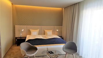Habitación doble exclusiva, 1 cama King size, con acceso para personas discapacitadas | 1 habitación, ropa de cama de alta calidad y minibar