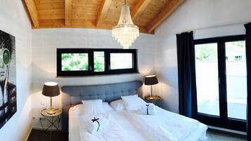 4 slaapkamers, een bureau, een strijkplank/strijkijzer, wifi