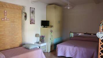 開放式客房, 泳池景 | 免費嬰兒床、免費 Wi-Fi、床單、方便輪椅出入