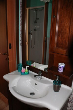 Studio, Pool View | Bathroom sink - Agriturismo Fattoria del Colle (Jesi)