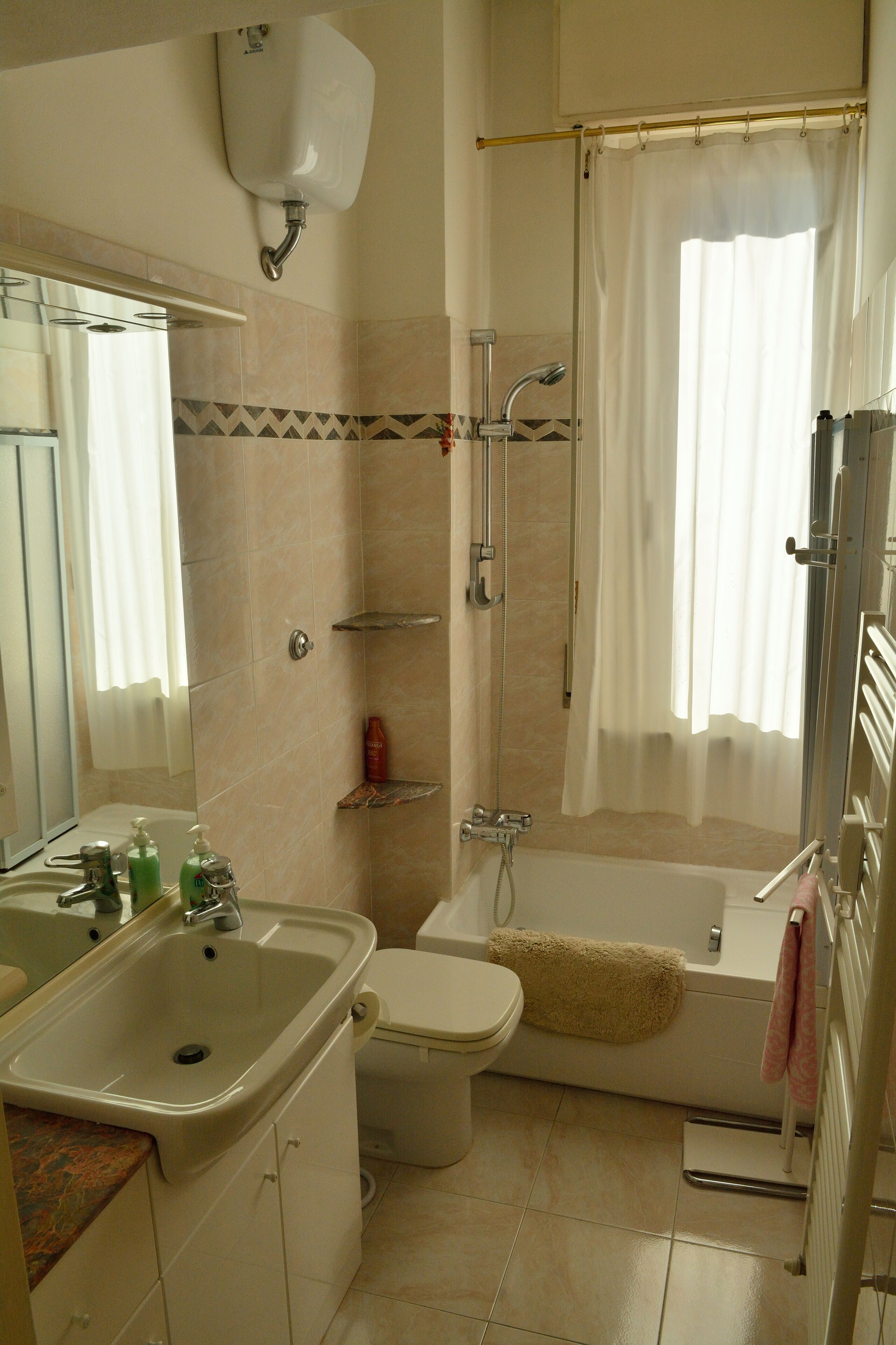 Combinazione doccia/vasca, asciugacapelli, bidet, asciugamani