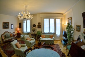 TV, DVD player, books, stereo