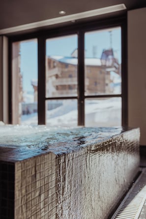 Sauna, hot tub, steam room