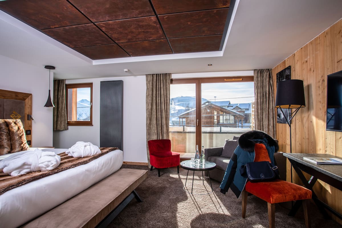 Superior tweepersoonskamer | Luxe beddengoed, een minibar, een kluis op de kamer