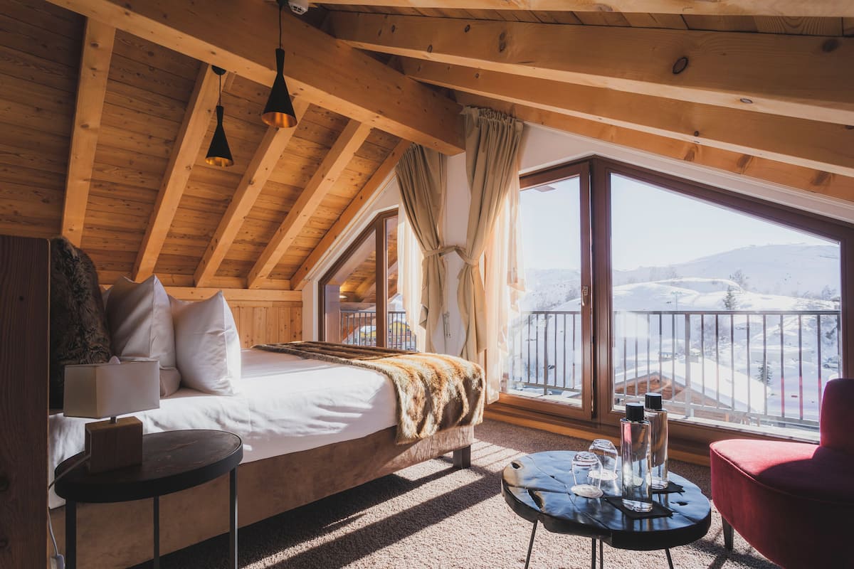 Superior Suite | Premium bedding, minibar, in-room safe, individually decorated