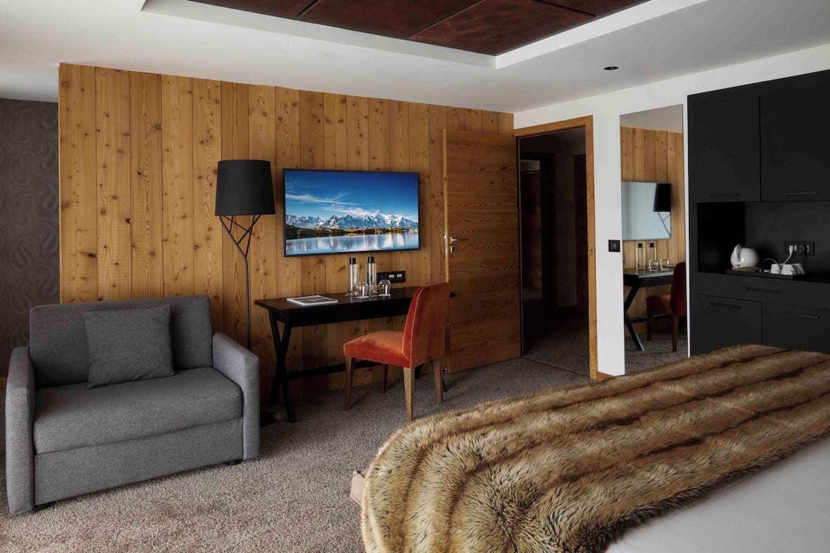 Premium bedding, minibar, in-room safe, individually decorated