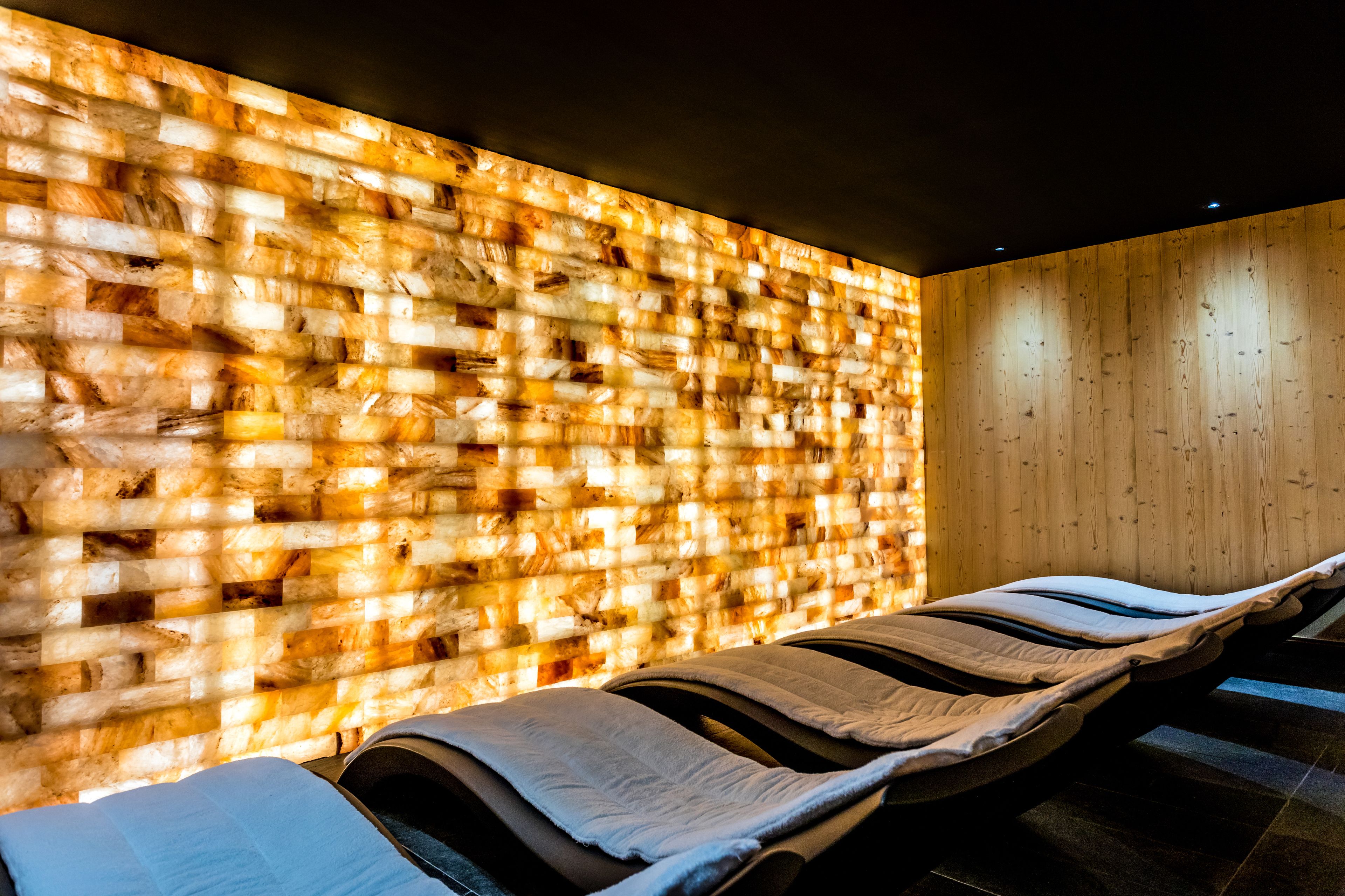 2 indoor pools, pool loungers